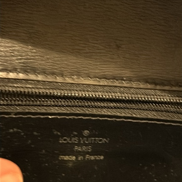 LOUIS VUITTON Epi Pochette Arche Black Crossbody Bag - Picture 9 of 12